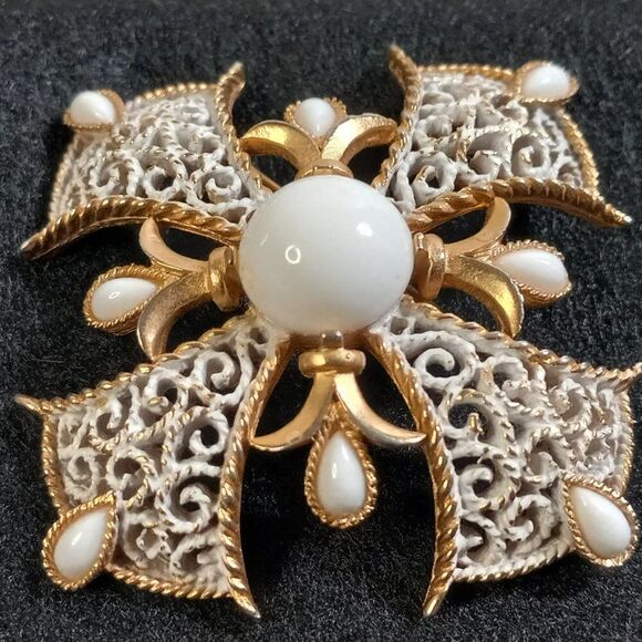 Crown Trifari Maltese Cross Brooch - Picture 1 of 6